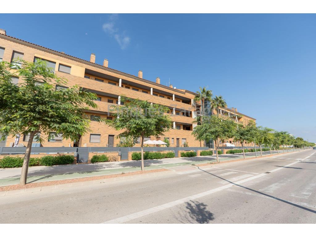For sale: duplex penthouse in Deltebre, built in 2008, located in a building with a lift and communal swimming pool. A comfortable and versatile property, ready to move into, with spaces that can easily be adapted to different needs.The property has a built area of 90 m², distributed over two floors.The main floor, with a built area of 39 m², comprises a kitchen, living-dining room, one bedroom and a complete bathroom.The upper floor, in an attic-style layout, has a built area of 51 m² and offers a spacious and versatile area. It is currently distributed into a living room, an office area and a terrace. Due to its characteristics, the living room could be adapted and converted into a second bedroom, while still maintaining a separate space for an office, workspace or study area.The property is equipped with aluminium windows with double glazing, hot and cold air conditioning, an electric water heater, ceramic hob and electric oven.The property also includes an outdoor parking space and a private 18 m² garage, providing convenient additional space for parking and storage.The building has a lift and a communal swimming pool, ideal for enjoying during the summer months.An excellent option for those looking for a duplex penthouse in Deltebre with a terrace, communal swimming pool, parking space, garage and versatile spaces, in good condition and ready to move into.*The stated price does not include the expenses and taxes arising from the transfer, such as notarial, land registry and administrative fees, as well as any applicable taxes (Property Transfer Tax, Value Added Tax or Stamp Duty), all of which shall be borne entirely by the purchaser, in accordance with current legislation.Real estate agency fees are included in the stated sale price.For information and consultation regarding the applicable tax regime, it is recommended to visit the website of the Catalan Tax Agency: Catalan Tax AgencyThe information contained in this advertisement is provided for information and guidance purposes only and does not constitute, under any circumstances, a binding offer or contract. Finques Zaragoza Immobiliaria Delta de l’Ebre, SL. reserves the right to modify, update or correct the content of this advertisement at any time without prior notice.